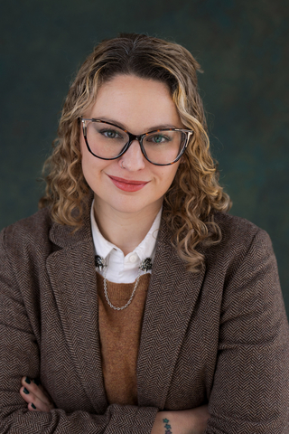 izzy Thornton Headshot Photo